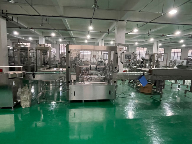 2022年新款自動醬料灌裝生產(chǎn)線上線了！(圖1)