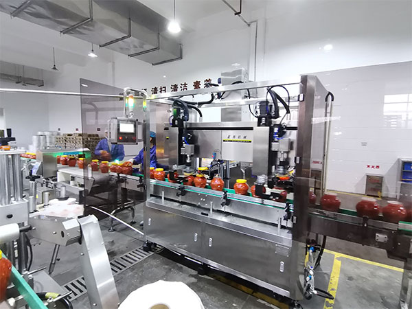 剁椒醬料灌裝生產(chǎn)線能為灌裝提供好的效果(圖3) 剁椒醬料灌裝生產(chǎn)線能為灌裝提供好的效果(圖3)