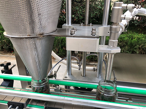 香椿醬料灌裝生產線那種灌裝方式的好(圖1)