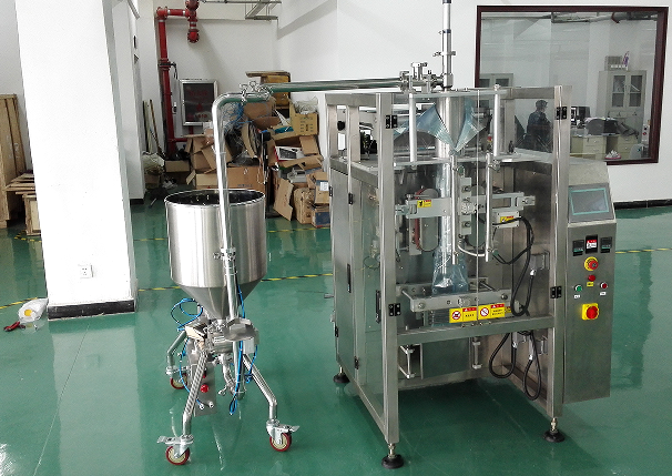 全自動(dòng)番茄醬包裝機(jī)械對(duì)企業(yè)起著重大的作用(圖1)